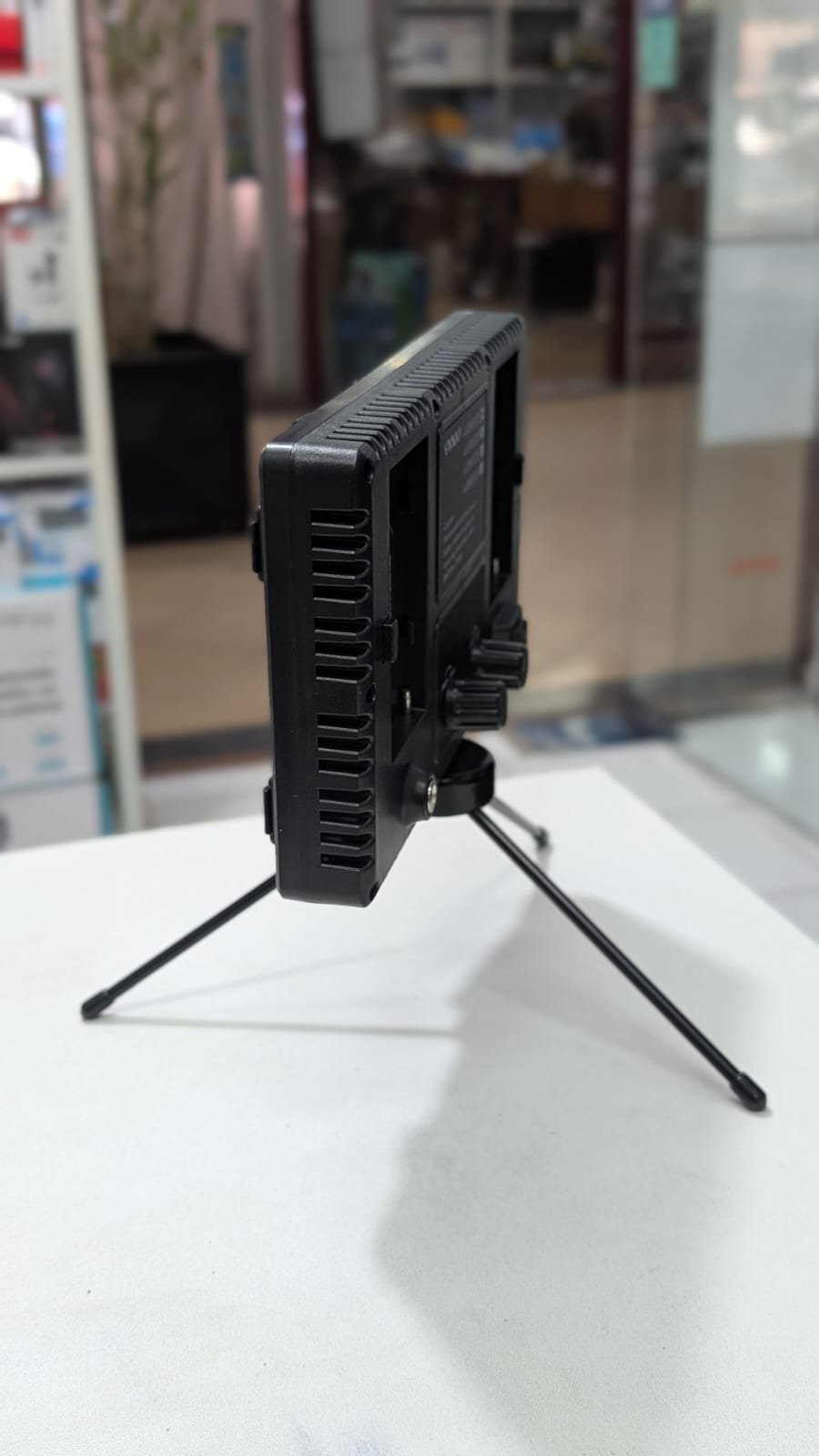 Luz LED Profesional SATE A-MK600E Tricolor - Fotografía y Video - Imagen 3