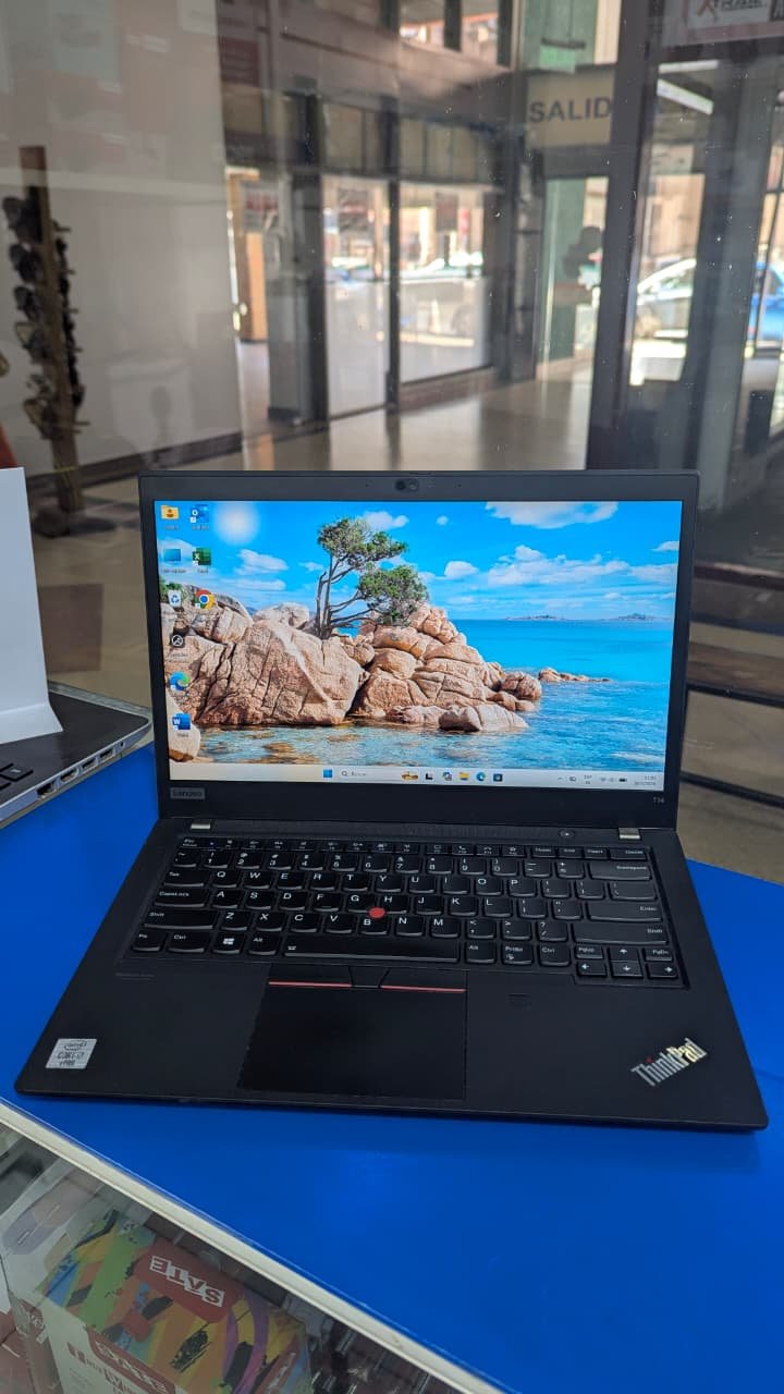 Notebook Lenovo ThinkPad T14 14" FHD Touch i7 10ma Gen 16GB RAM SSD 256GB Windows 11 Pro (Usada en buen estado)