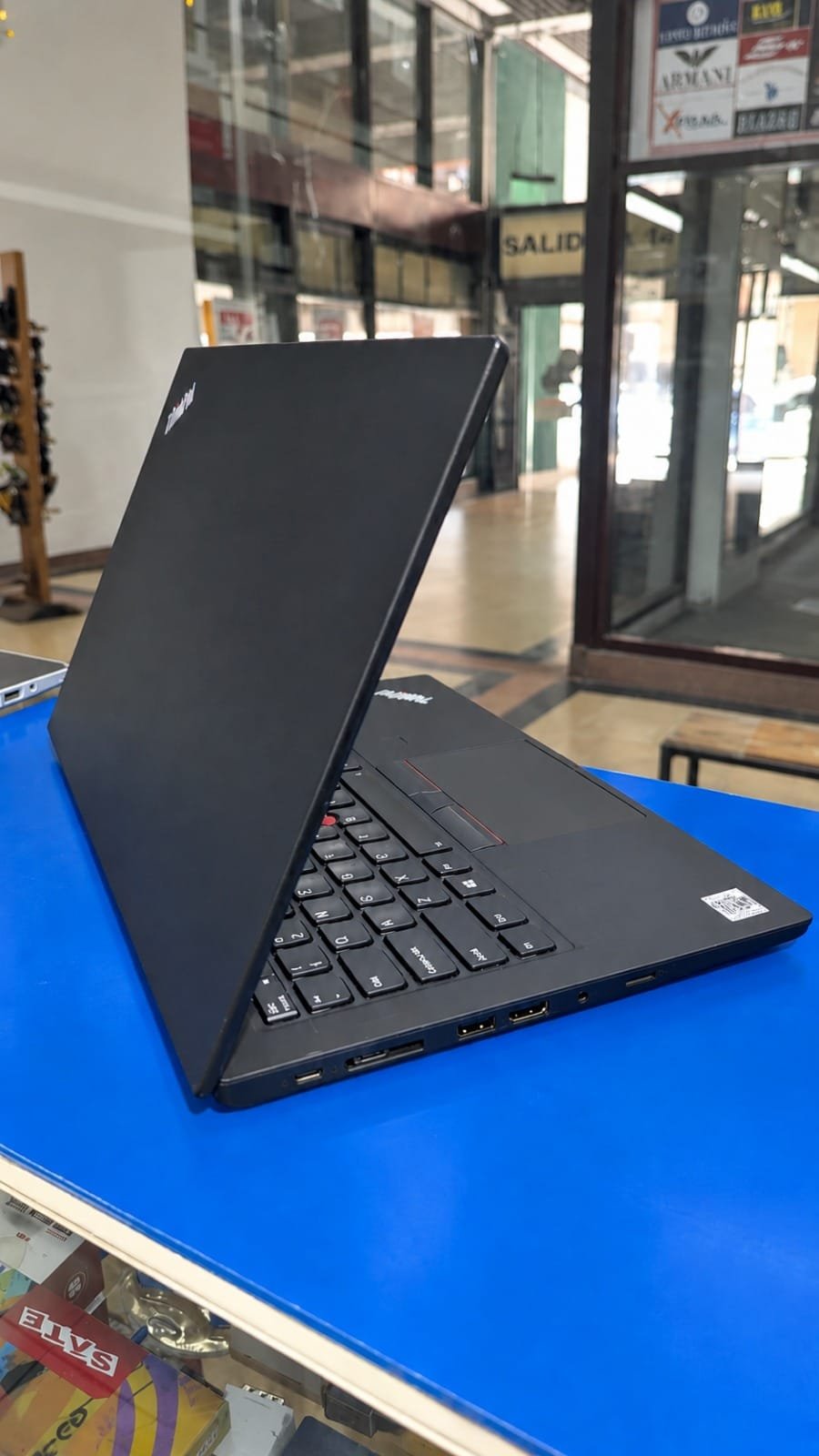 Notebook Lenovo ThinkPad T14 14" FHD Touch i7 10ma Gen 16GB RAM SSD 256GB Windows 11 Pro (Usada en buen estado) - Imagen 2